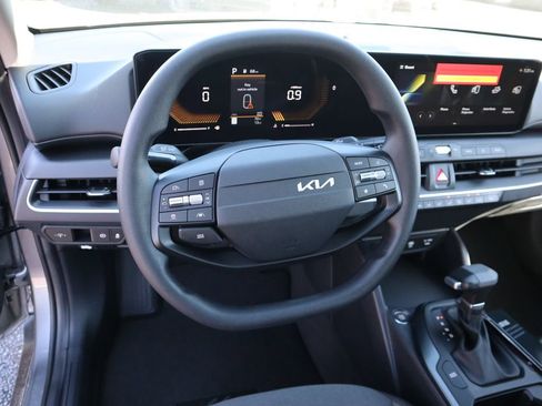 New 2025 Kia K4 LXS image 27