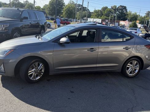 Used 2019 Hyundai Elantra Value Edition w/ Cargo Package FWD image 9