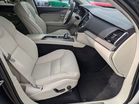 Used 2023 Volvo XC90 B6 Plus AWD/4WD image 23