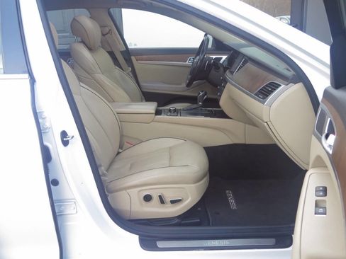 Used 2015 Hyundai Genesis 3.8 w/ Option Group 04 image 22