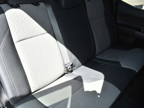 Used 2022 Toyota Tacoma TRD Off-Road image 28