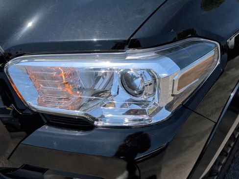 Used 2023 Toyota Tacoma SR5 w/ Technology Package AWD/4WD image 11