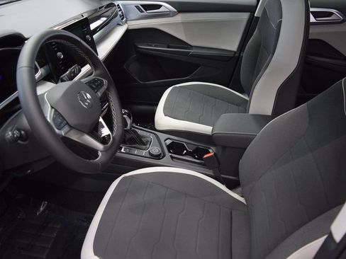 New 2025 Volkswagen Taos SE image 4