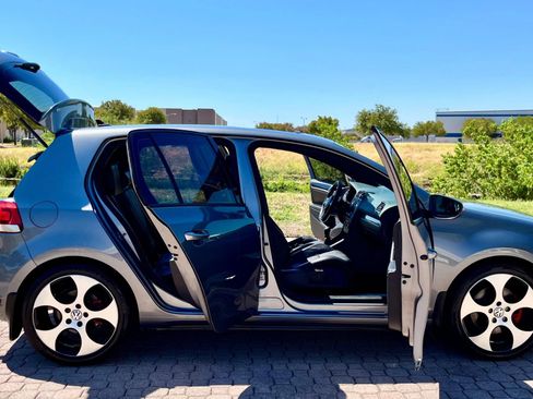 Used 2011 Volkswagen Golf 4-Door FWD image 13