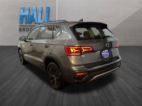 Certified 2022 Volkswagen Taos S image 4