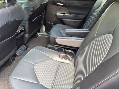 Used 2021 Toyota Highlander XSE FWD image 17
