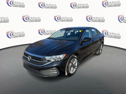 Used 2024 Volkswagen Jetta SE image 1
