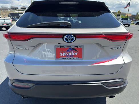 Used 2022 Toyota Venza LE AWD/4WD image 5