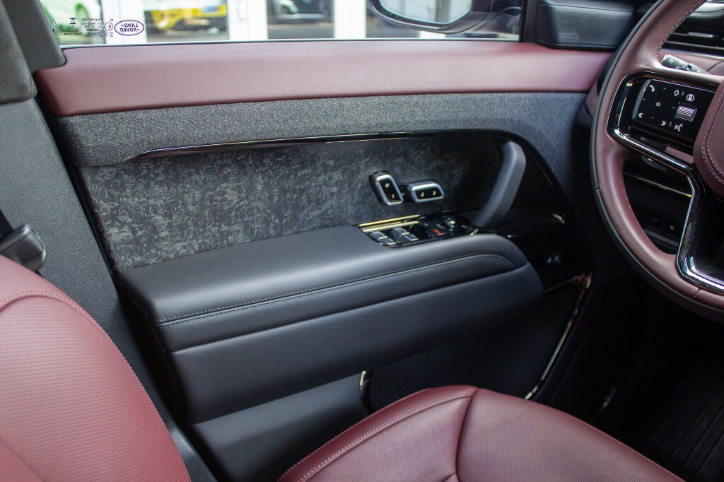 Used 2025 Land Rover Range Rover Sport Autobiography AWD/4WD image 19