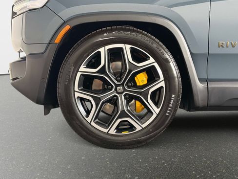 Used 2026 Rivian R1S Premium AWD/4WD image 19