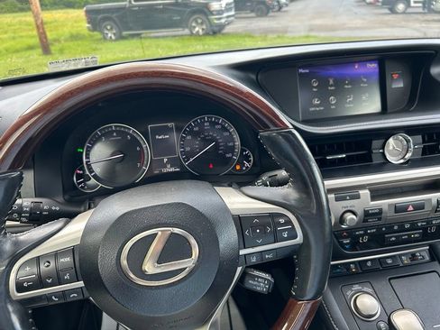Used 2018 Lexus ES 350 w/ Luxury Package w/Wood Trim FWD image 18