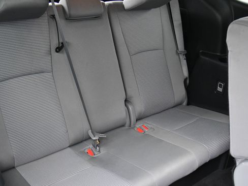 Used 2022 Toyota Highlander LE AWD/4WD image 43