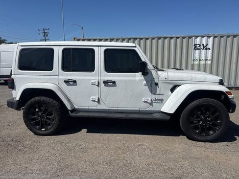 Used 2022 Jeep Wrangler Unlimited Sahara AWD/4WD image 4