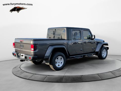 Used 2022 Jeep Gladiator Sport image 3