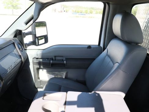 Used 2016 Ford F550 2WD Regular Cab Super Duty image 13