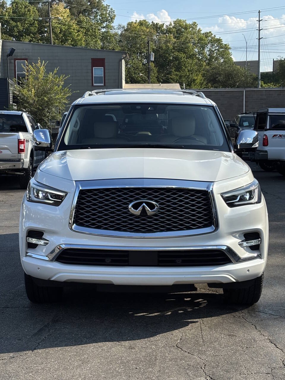 Used 2019 INFINITI QX80 Luxe w/ 22" Wheel Package AWD/4WD image 3