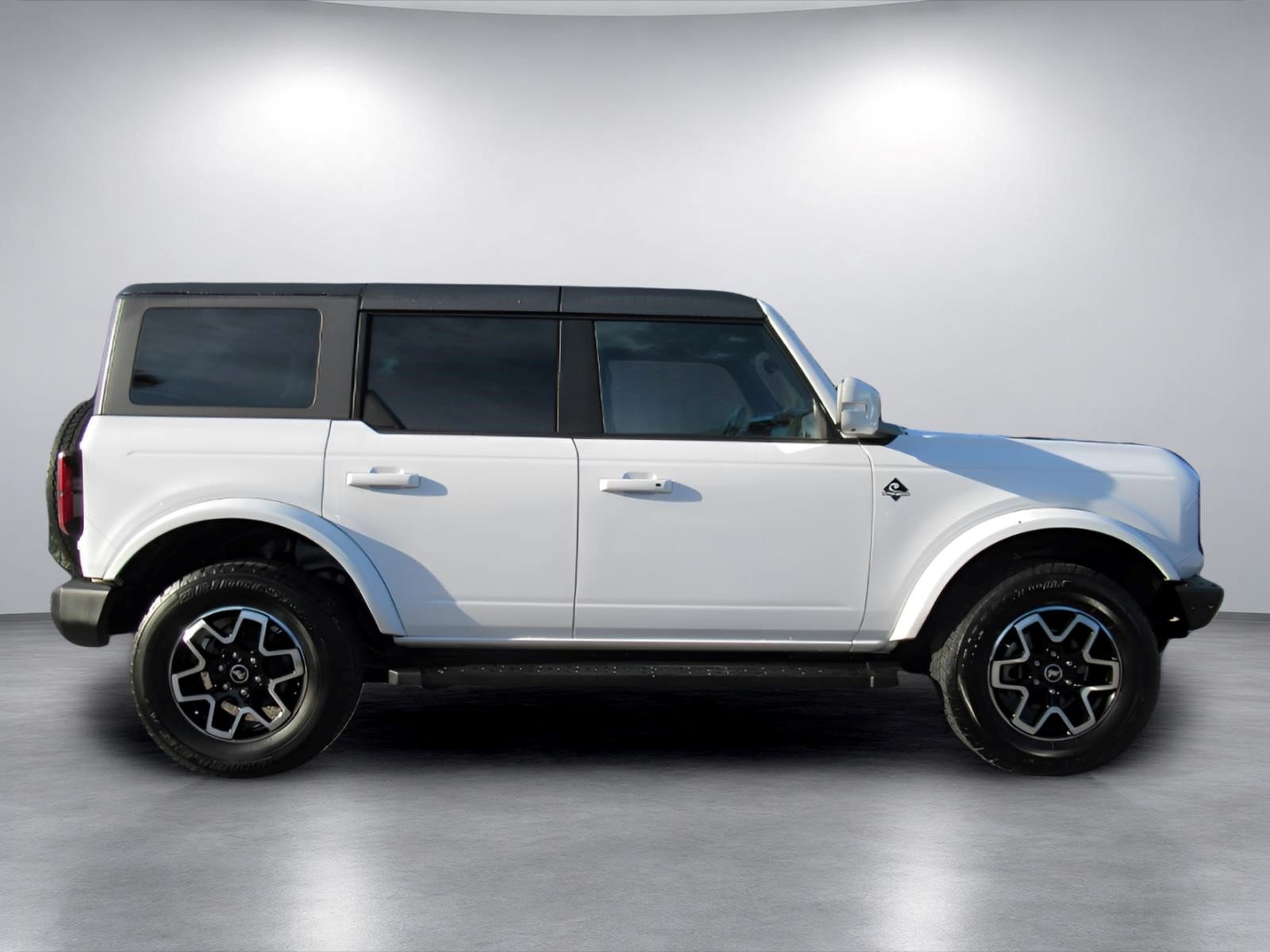 Used 2023 Ford Bronco Outer Banks AWD/4WD image 2