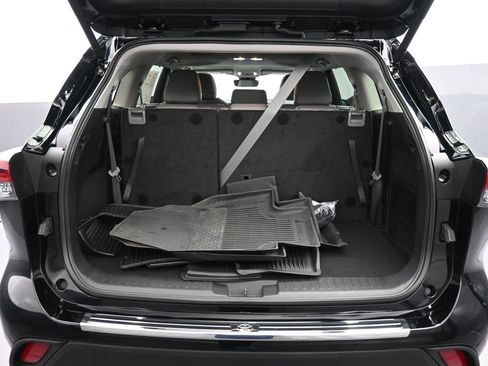 Used 2026 Toyota Highlander XLE image 23