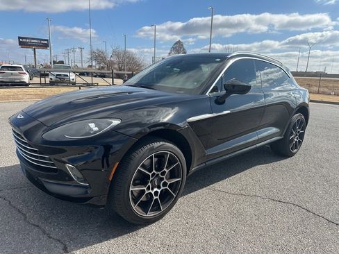 Used 2021 Aston Martin DBX image 1
