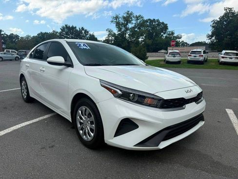 Used 2024 Kia Forte LX FWD image 3