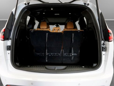 Used 2022 Chrysler Pacifica Pinnacle FWD image 12