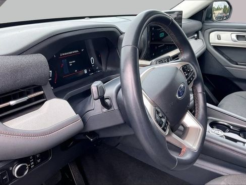 Certified 2025 Ford Explorer Active AWD/4WD image 14