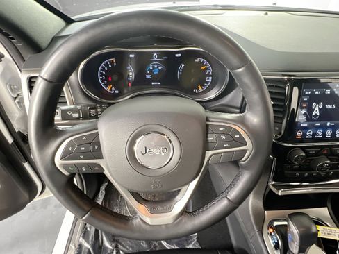 Used 2022 Jeep Grand Cherokee Limited image 11