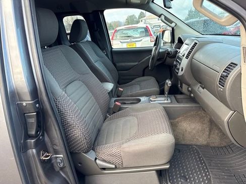 Used 2016 Nissan Frontier SV image 10