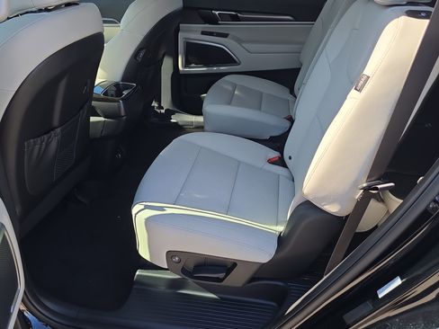 New 2025 Kia Telluride S image 19