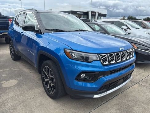 Used 2025 Jeep Compass Limited AWD/4WD image 3
