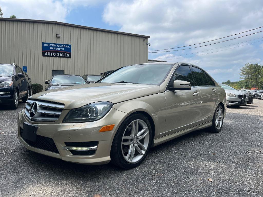 Used 2012 Mercedes-Benz C 300 4MATIC Sedan image 1