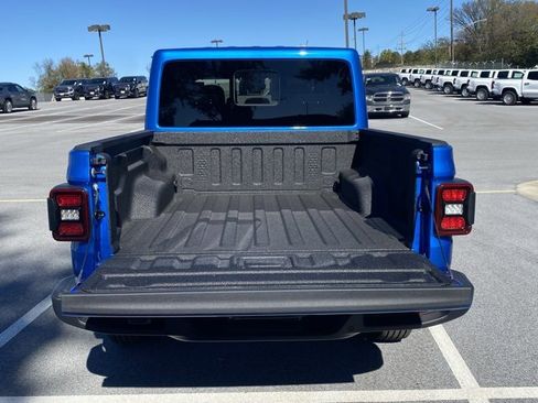 New 2025 Jeep Gladiator Sport image 7