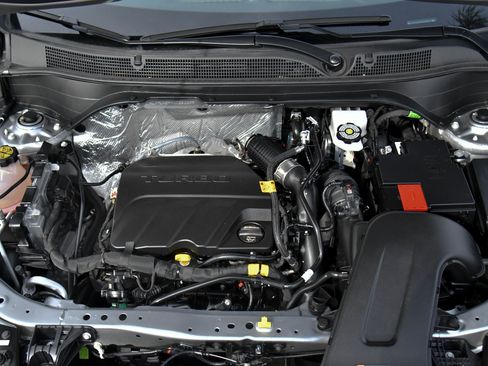 Used 2025 Chevrolet Trax LT w/ LT Convenience Package FWD image 46