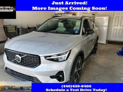 Used 2023 Volvo XC40 B5 Plus w/ Driver Assist Package image 1