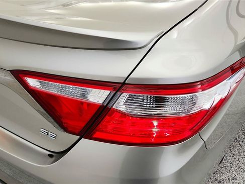 Used 2016 Toyota Camry SE w/ Moonroof Package FWD image 15