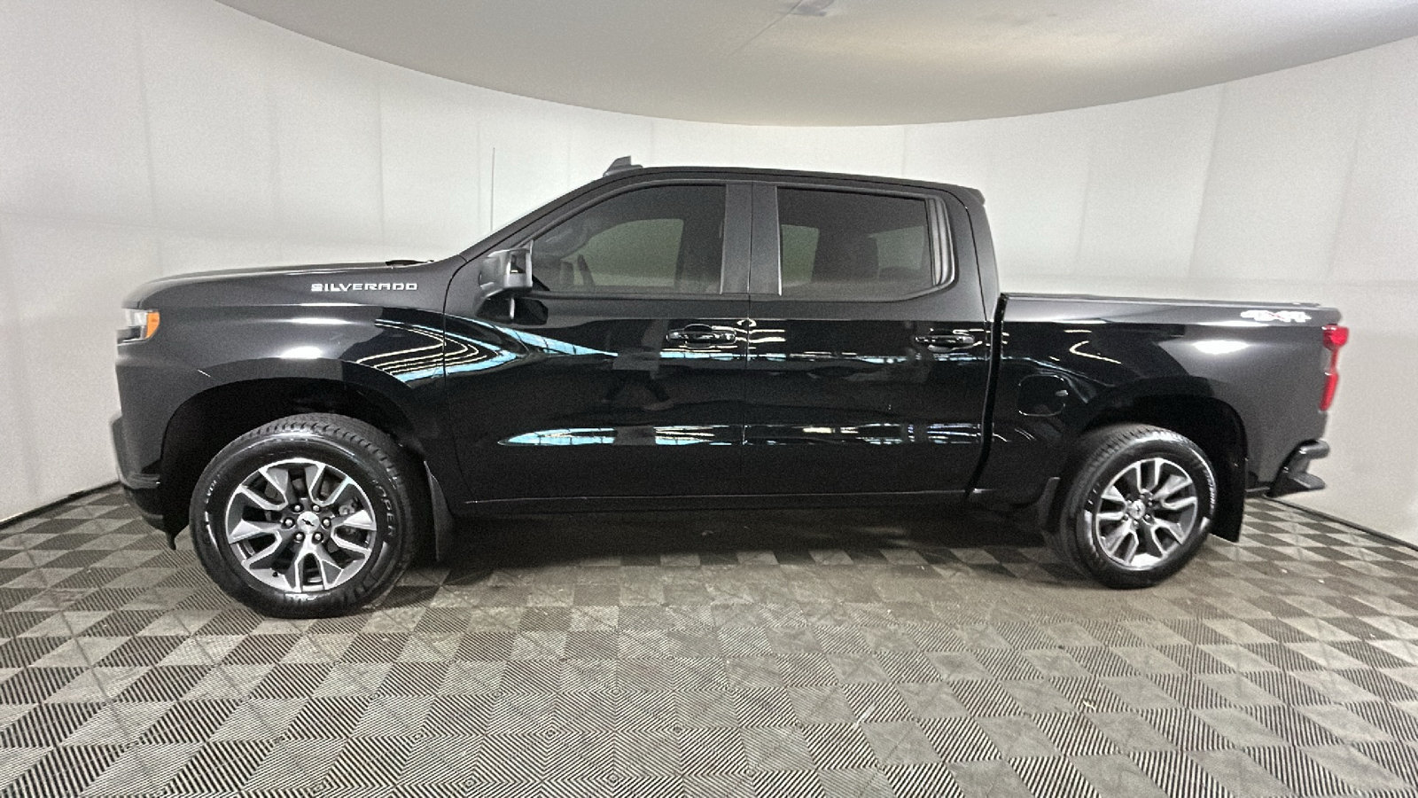 Used 2021 Chevrolet Silverado 1500 RST w/ Max Trailering Package AWD/4WD image 7