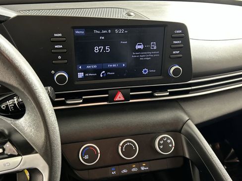 Used 2021 Hyundai Elantra SE image 17