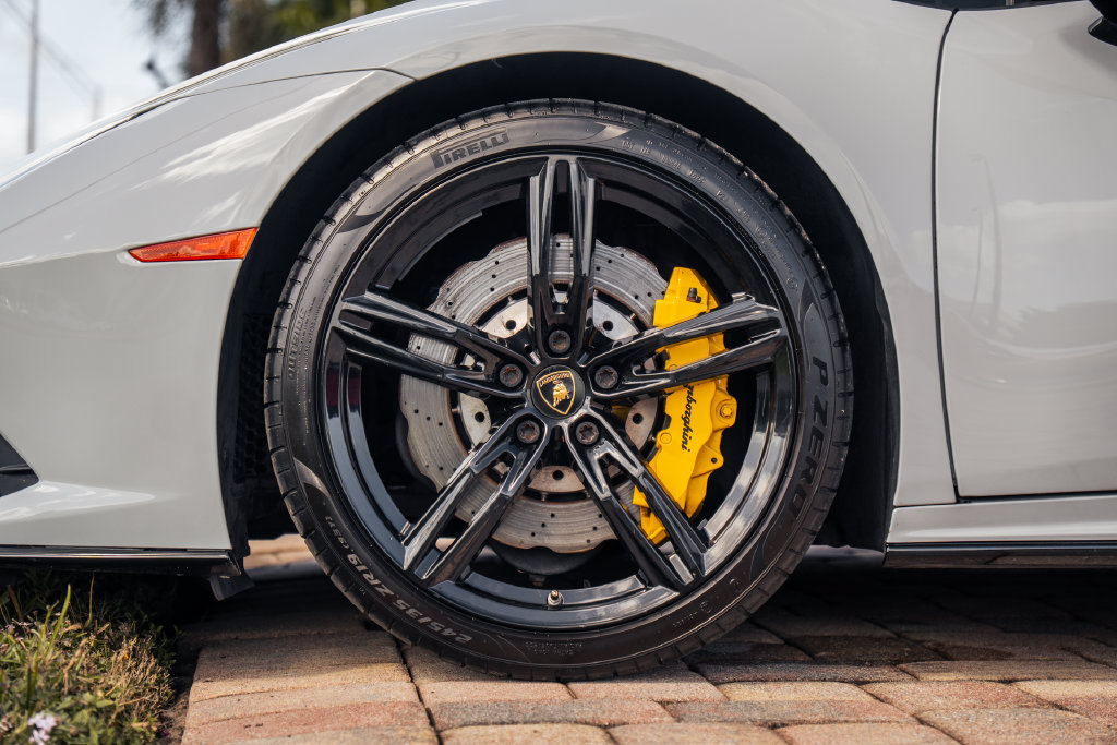 Used 2020 Lamborghini Huracan EVO RWD image 15
