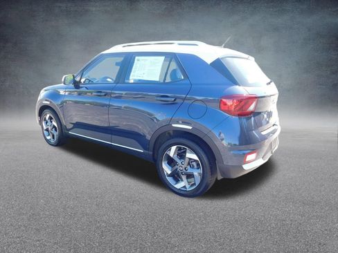 Used 2025 Hyundai Venue Limited FWD image 5