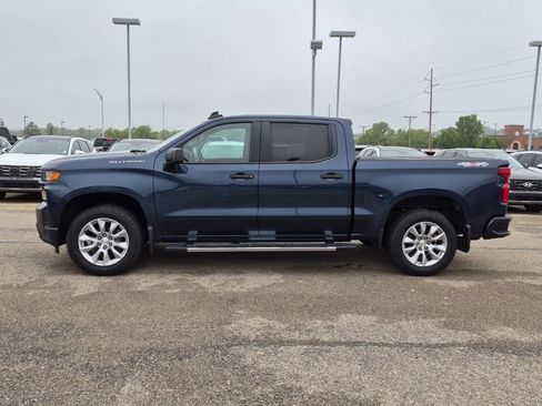 Used 2020 Chevrolet Silverado 1500 Custom w/ Custom Value Package AWD/4WD image 6