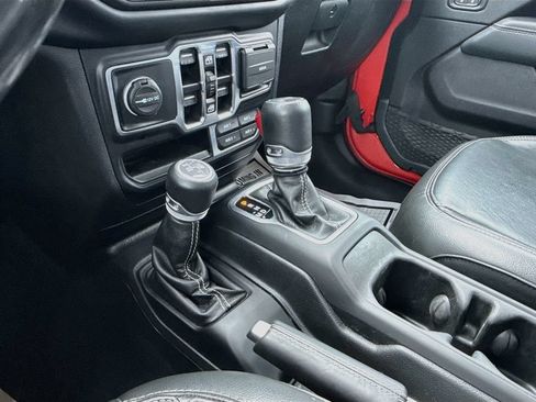 Used 2022 Jeep Wrangler Unlimited Sahara AWD/4WD image 18