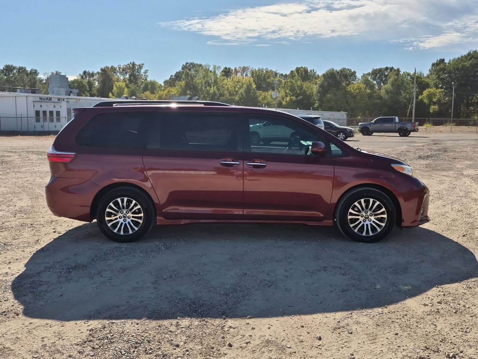 Used 2019 Toyota Sienna XLE w/ XLE Navigation Package FWD image 7