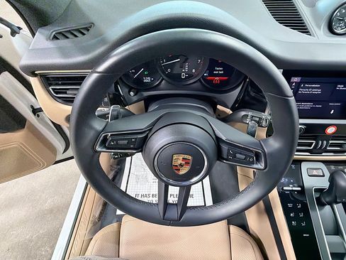Used 2025 Porsche Macan image 38