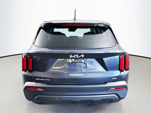 Used 2023 Kia Sorento LX AWD/4WD image 6