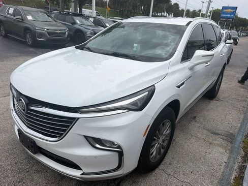 Used 2022 Buick Enclave Essence FWD image 2