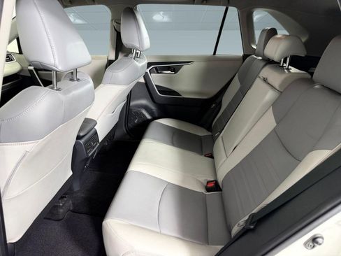 Used 2020 Toyota RAV4 Limited w/ Carpet Mat Package FWD image 13