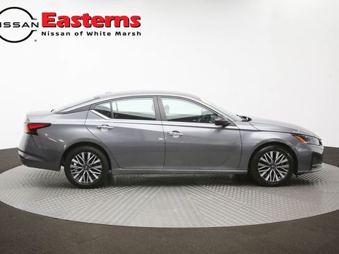 Used 2025 Nissan Altima 2.5 SV FWD image 43