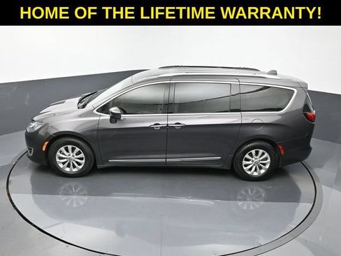 Used 2018 Chrysler Pacifica Touring-L Plus FWD image 65