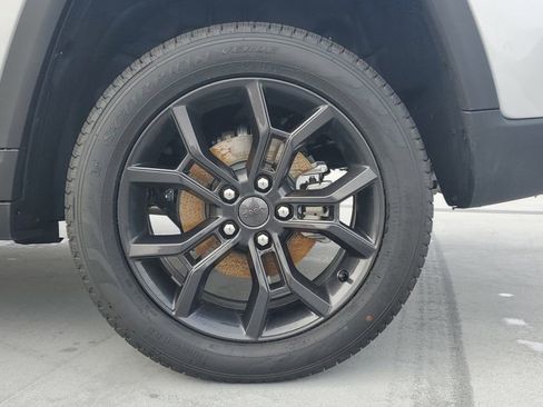 New 2025 Jeep Grand Cherokee Limited image 6