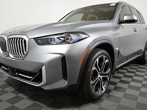 New 2026 BMW X5 xDrive50e image 2